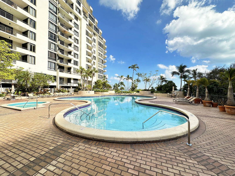 Brickell Key One Condo - Pool and Spa